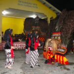 Malam 1 Suro Menggema, Reog Ponorogo Membakar Semangat di Gunung Malam 1 Suro Menggema, Reog Ponorogo Membakar Semangat di Gunung Putri