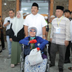 Bupati Asahan Jemput 2 Jemaah Haji yang Sakit di Embarkasi Bupati Asahan Jemput 2 Jemaah Haji yang Sakit di Embarkasi Medan