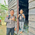 "Tas Harapan” dari Bhabinkamtibmas, Sentuhan Kasih untuk Anak-Anak Cemaga Selatan "Tas Harapan” dari Bhabinkamtibmas, Sentuhan Kasih untuk Anak-Anak Cemaga Selatan