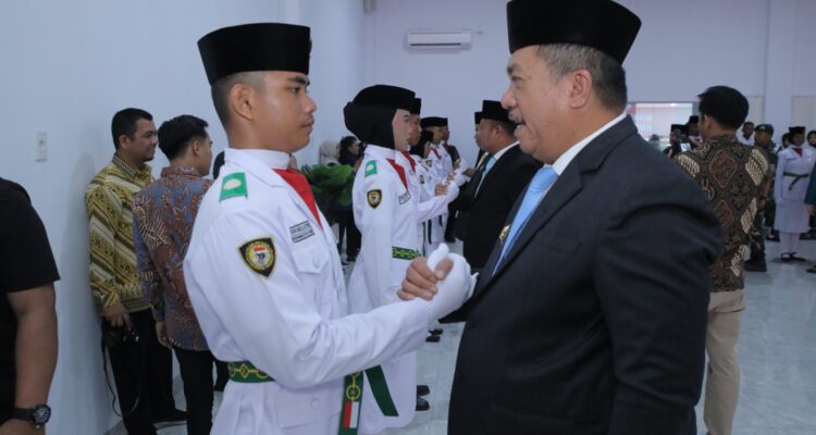 Bupati Kukuhkan Paskibraka HUT ke-80 RI di Asahan Bupati Kukuhkan Paskibraka HUT ke-80 RI di Asahan