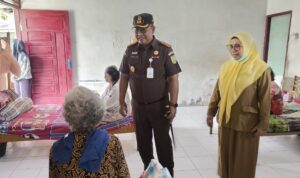 Gelar Adyaksa Peduli, Kejari Asahan Kunjungi Panti Jompo dan Pondok Gelar Adyaksa Peduli, Kejari Asahan Kunjungi Panti Jompo dan Pondok Pesantren