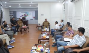 Terima Audensi PWI Asahan, Bupati Minta Wartawan Bantu Ciptakan Suasana Terima Audensi PWI Asahan, Bupati Minta Wartawan Bantu Ciptakan Suasana Kondusif