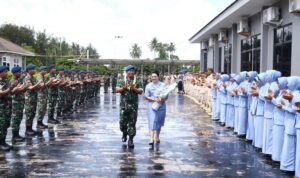Komandan Baru, Harapan Baru: Lanud RSA Natuna Sambut Kolonel Pnb Komandan Baru, Harapan Baru: Lanud RSA Natuna Sambut Kolonel Pnb Onesmus Gede Rai Aryadi dengan Passing In Parade