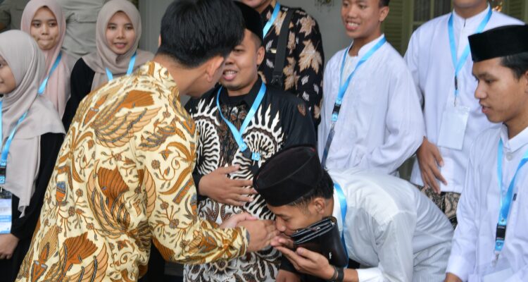 Wapres Undang Ratusan Santri Berkunjung ke Istana Wapres Wapres Undang Ratusan Santri Berkunjung ke Istana Wapres