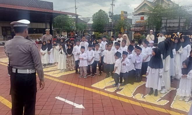 Santri Pondok Qur’an Songo Siji Belajar Tertib Lalulintas Di Polres Santri Pondok Qur’an Songo Siji Belajar Tertib Lalulintas Di Polres Ngawi
