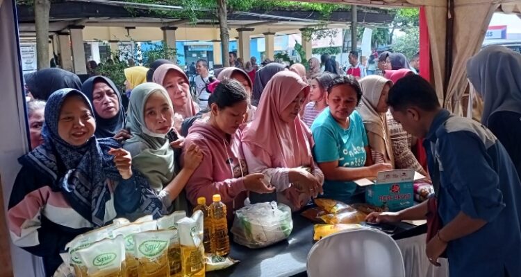Warga Antusias Serbu Operasi Pasar Murah Pertama Kali Di Kedunggalar Warga Antusias Serbu Operasi Pasar Murah Pertama Kali Di Kedunggalar