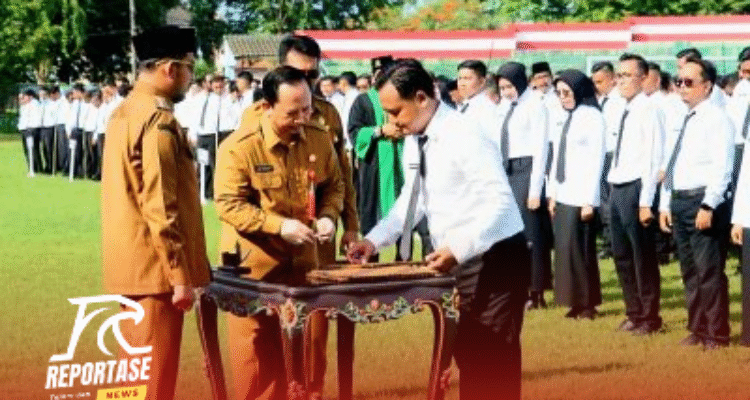 SK PPPK Paruh Waktu Diserahkan, Bupati Fauzi: Status Baru Harus SK PPPK Paruh Waktu Diserahkan, Bupati Fauzi: Status Baru Harus Diikuti Kinerja yang Lebih Baik