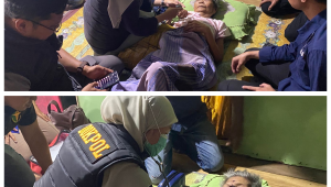Tak Punya Biaya Berobat, Tim Dokkes Polres Jeneponto Kunjungi Nenek Lansia Yang Lama Sakit Sekaligus Serahkan Bantuan