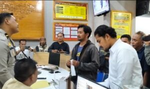 Puluhan Wartawan Laporkan Dugaan Penghalangan Kerja Jurnalistik ke Polres Ngawi Puluhan Wartawan Laporkan Dugaan Penghalangan Kerja Jurnalistik ke Polres Ngawi